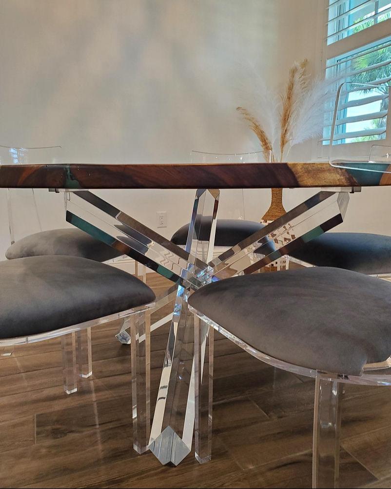 Clear acrylic table base made of crossed beams