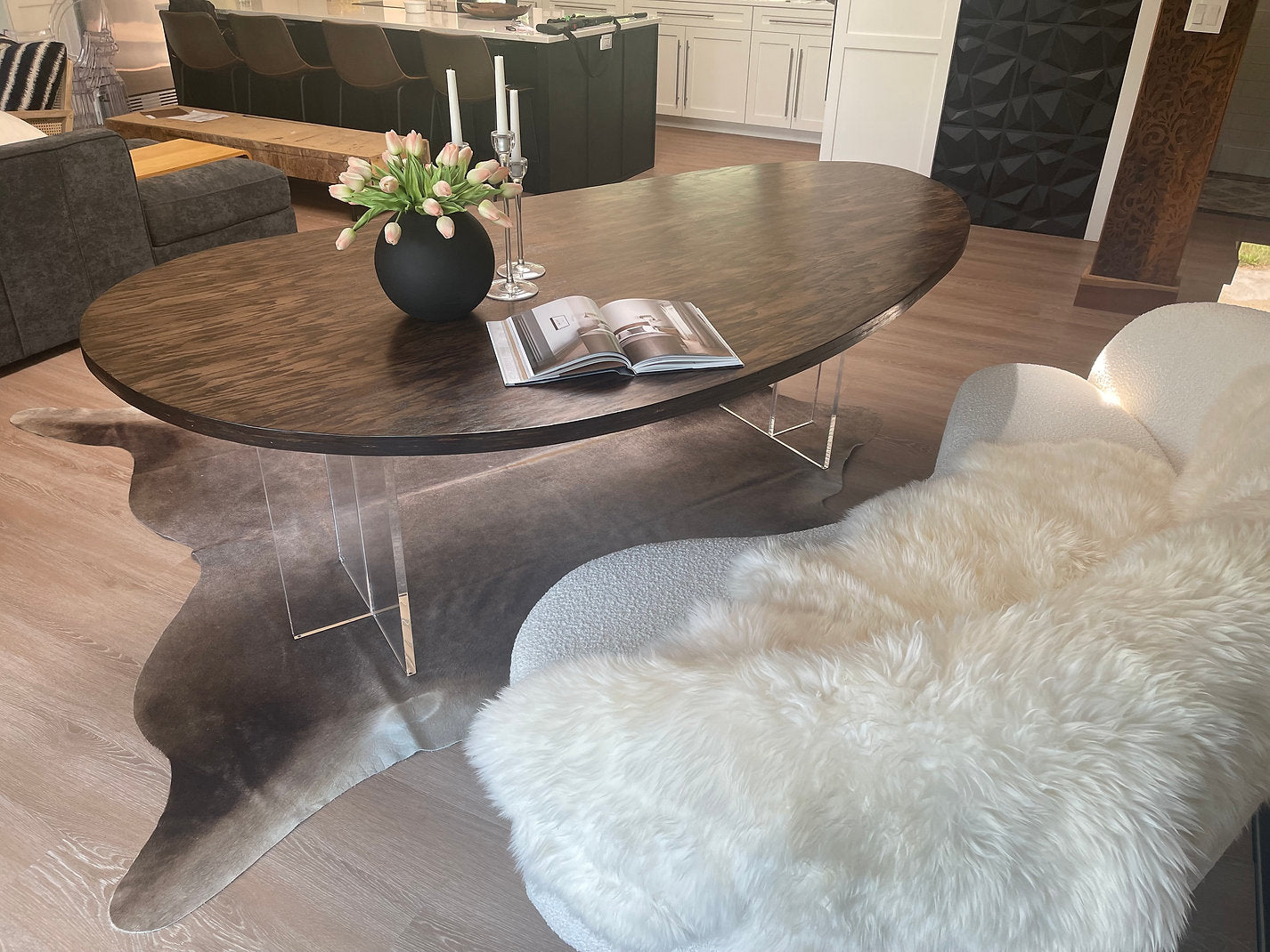 Clear acrylic table base with a t-shaped cross section