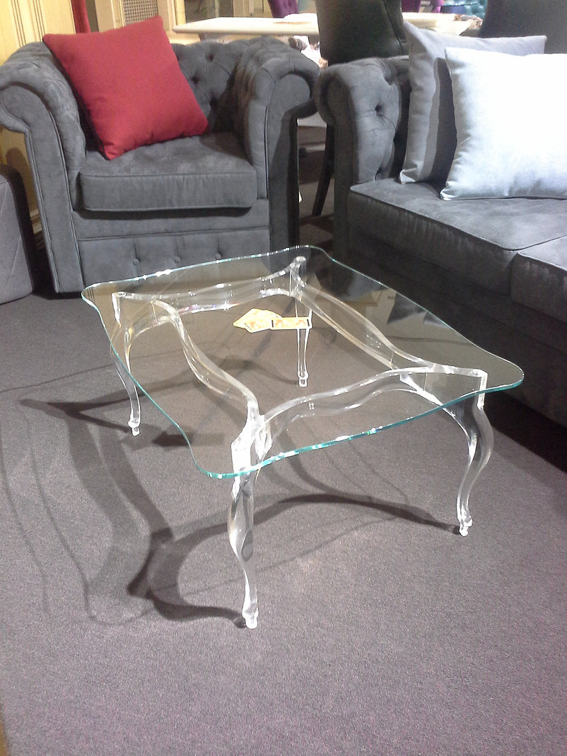 Clear acrylic coffee table with a regal and elegant style